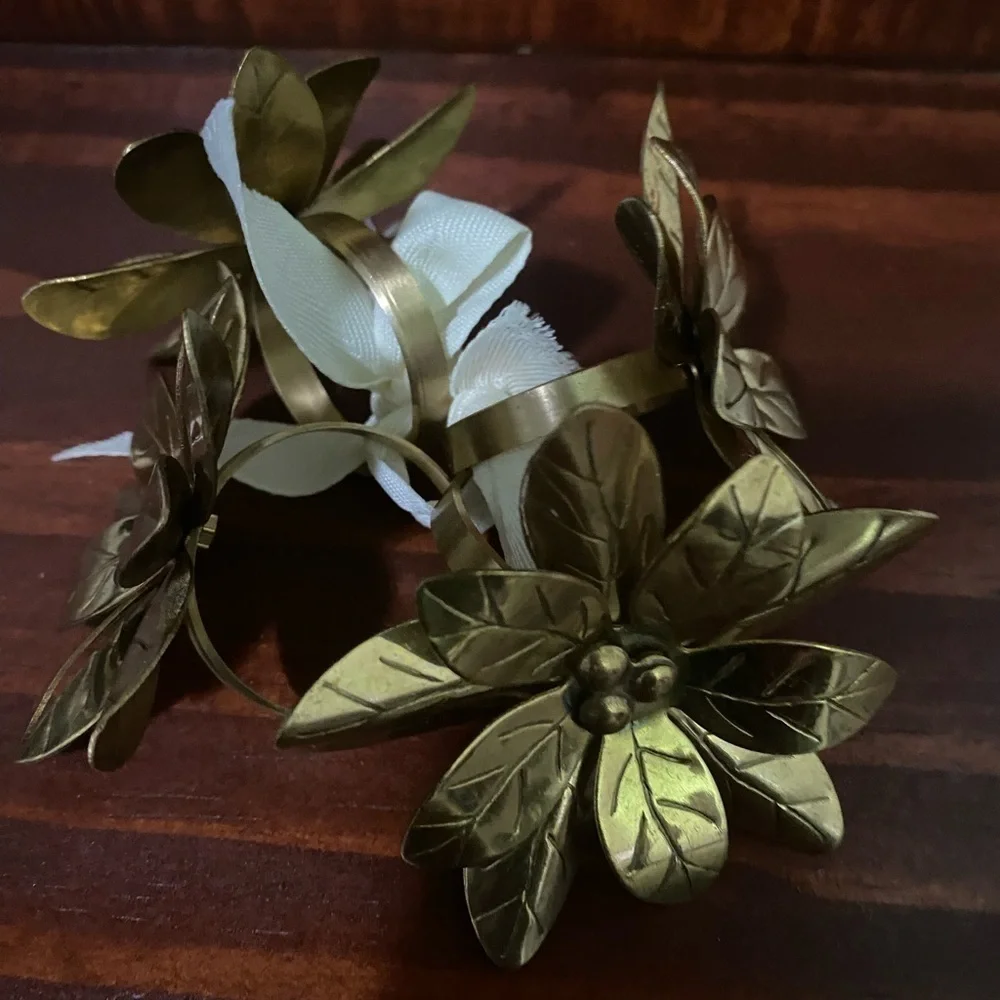 Pottery Born Set Of 4 Gold Leaf Poinsettia Floral Festive Holiday Napkin Rings